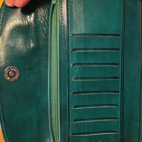 Vintage Handmade Vibrant Green Floral Embossed Wallet - Picture 15 of 15